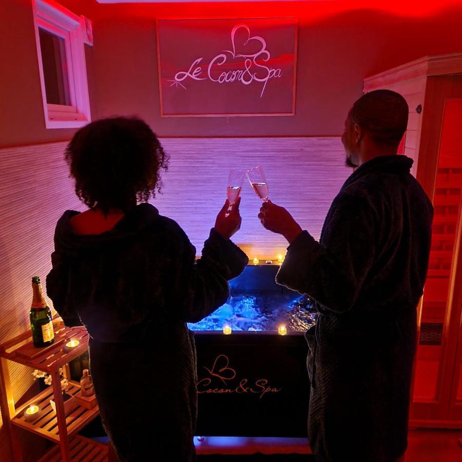 Derniere Reservations Avant Indisponibilite En Septembre Pour 12 Mois, Illimites Jacuzzi Spa Bain A Remous Interieur, Sauna Interieur, Parking Reserve, Vue Et Acces Parc, Prestations Uniques, 1Er Etage Corbeil-Essonnes Exterior foto